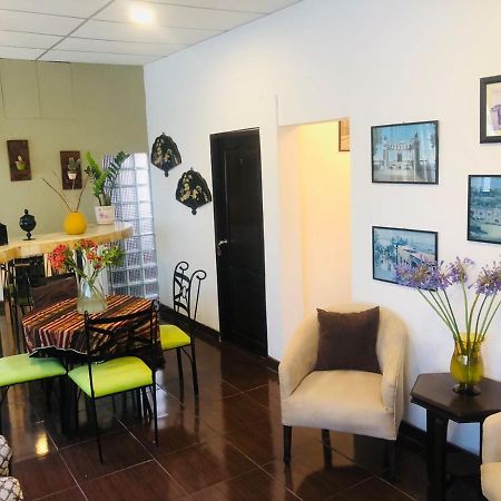 Hostal Villa 97 กวายากิล ภายนอก รูปภาพ