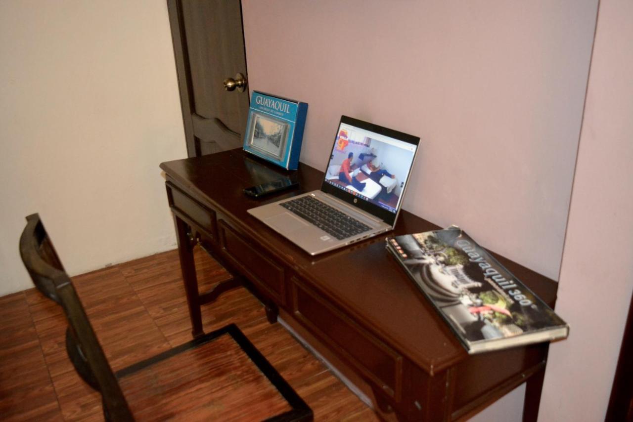 Hostal Villa 97 กวายากิล ภายนอก รูปภาพ
