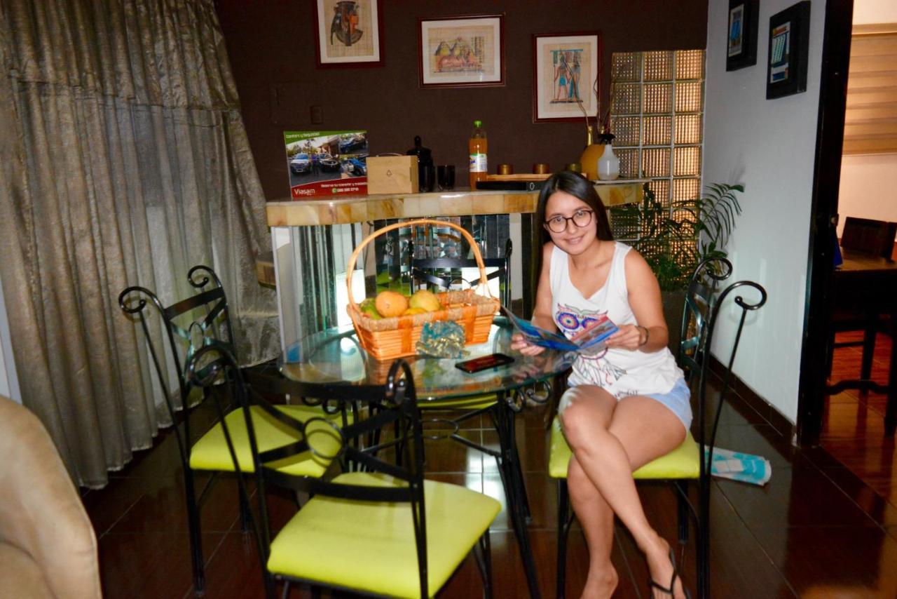 Hostal Villa 97 กวายากิล ภายนอก รูปภาพ
