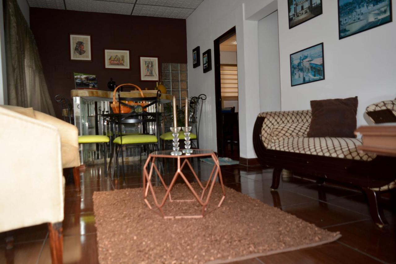 Hostal Villa 97 กวายากิล ภายนอก รูปภาพ