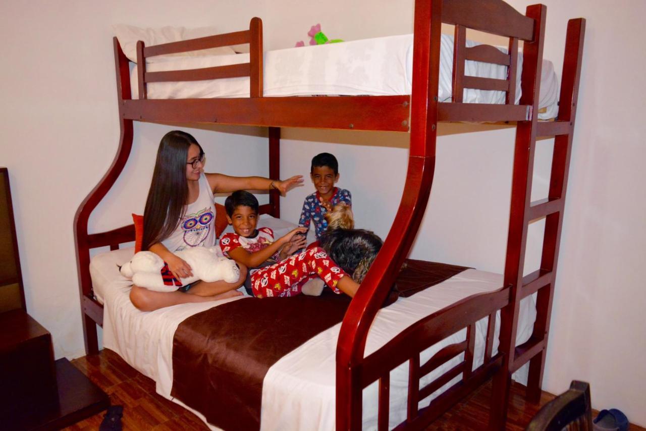Hostal Villa 97 กวายากิล ภายนอก รูปภาพ