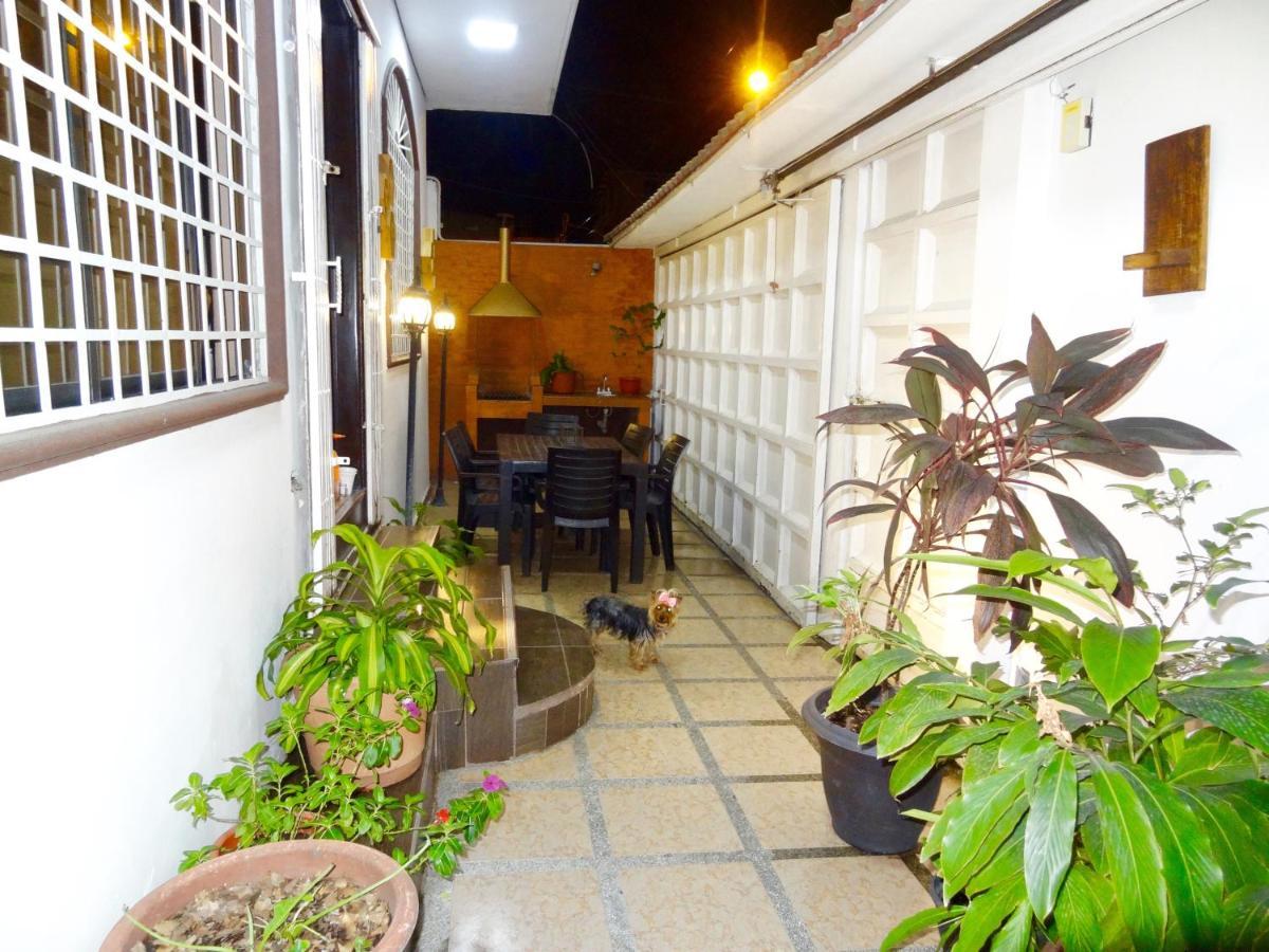 Hostal Villa 97 กวายากิล ภายนอก รูปภาพ